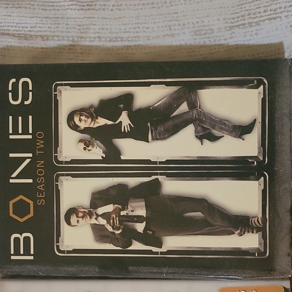 Bones Season 1, 2, 3 DVD Sets - Picture 3 of 4